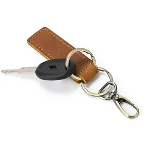 Vintage crazy horse lederen sleutelhanger met metalen ring en karabijnhaak voor autosleutels.