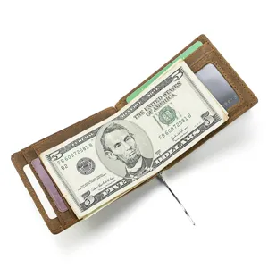 Echtes Leder Bifold Geldklammer Portemonnaie mit Kartenfächern und Metallklammer Detail.