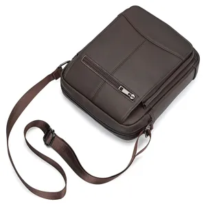Bolso cruzado de cuero marrón para hombre con correa ajustable y bolsillo frontal con cremallera.