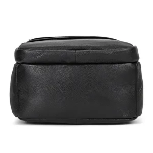 Zaino in vera pelle dettaglio, borsa porta pc nera in pelle bovina da lavoro e tempo libero.
