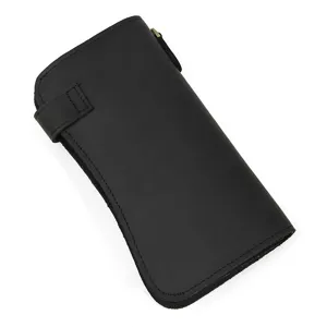 Détail de portefeuille long en cuir véritable noir, beau design en cuir durable.