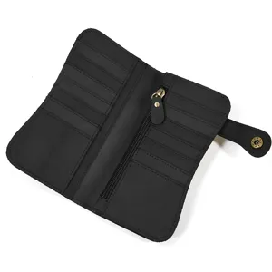 Portefeuille long en cuir véritable noir avec plusieurs fentes pour cartes et fermeture.