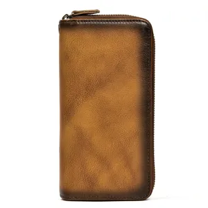 Cartera larga de cuero vintage para hombre con cierre de cremallera. Bolso de mano marrón.