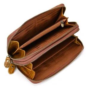 Cartera larga vintage de cuero marrón con doble cremallera y múltiples tarjeteros.