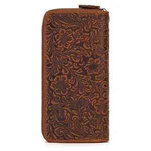 Vista detallada de la cartera larga de cuero genuino en relieve vintage con motivos florales.