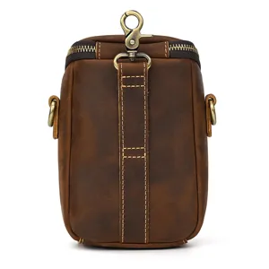 Echtes Leder Hüfttasche Detail im Vintage Look, braune Rindsleder Gürteltasche mit Metall.