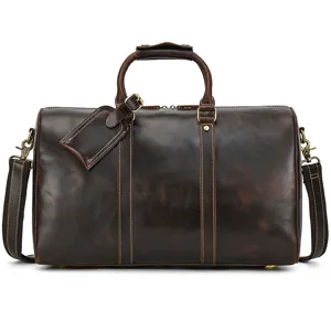 Détail de sac de voyage en cuir de cheval fou vintage, grand sac week-end en cuir marron de luxe