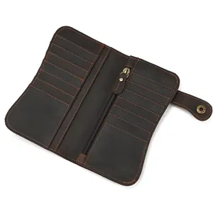 Details du long portefeuille en veritable cuir crazy horse avec fentes cartes et poche zippee.