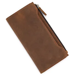 Vista detallada de billetera larga para hombre de cuero vintage marrón con cremallera y tarjetero.