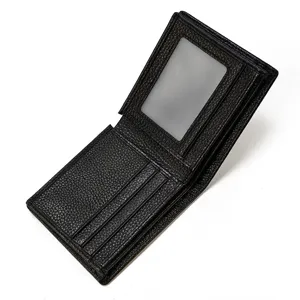 Vista detallada de cartera para hombre de cuero negro con tarjetero y ventana para identidad.