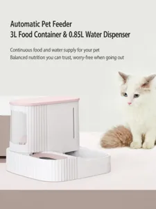 Vue détaillée du distributeur d'eau et de nourriture automatique pour animaux.
