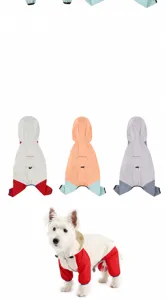 Detailansicht des vierbeinigen, wasserdichten Hunde-Regenmantels in mehreren Farben.