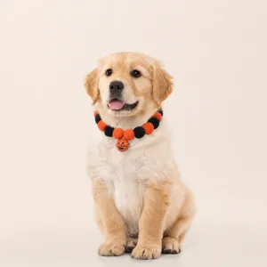 Halloween huisdier halsband met pompoen bel en oranje zwarte pompons voor honden en katten.