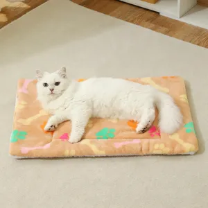 Thickened plush pet mat for cats and dogs, soft warm winter sleeping blanket cushion