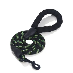 Nylon Reflecterende Hondenlijn Voor Middelgrote Grote Honden Sterke Traininglijn Met Comfortabel Schuimrubberen Handvat