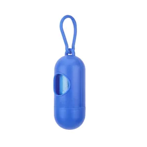 Gedetailleerd uitzicht van de blauwe capsule huisdier poepzakjes dispenser met handige haak.