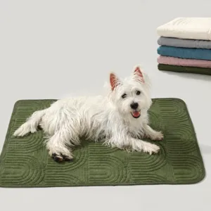 Alfombra de Pana para Mascotas de Cuatro Estaciones Cálida Antideslizante Cojín de Cama para Perros y Gatos Almohadilla de Dormir Acolchada Geométrica Artículos para Mascotas