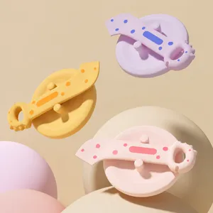 Silicone pet cat canned food spoon multi-functional wet food feeding tool set for cats and dogs.