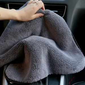 Thick microfiber car washing towel, soft coral fleece, high water absorption, detail view.