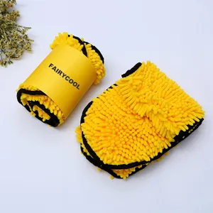 Conjunto de toalla y guante de limpieza para mascotas de microfibra de chenilla amarilla.