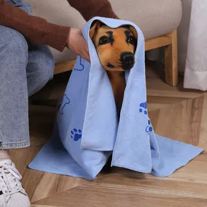 Verdikte huisdier absorberende handdoek voor honden katten, blauwe sneldrogende badhanddoek detail.