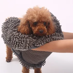 Toalla albornoz de chenilla gris para perros y gatos super absorbente para mascotas.
