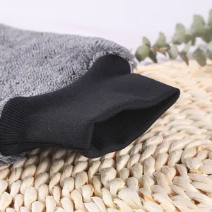 Microfiber car wash mitt with elastic cuff, gray twisted pile detailing for auto cleaning tools.