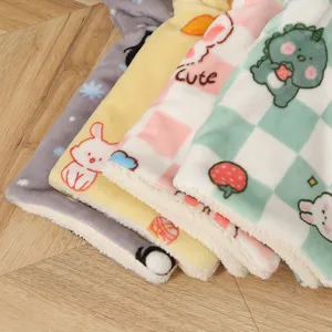 Thickened warm pet blanket cape for dogs and cats, cute cartoon patterns, soft fleece winter supply.