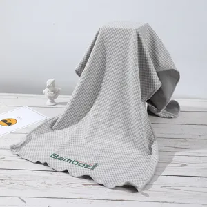 Serviette de sport rafraîchissante pour fitness en plein air, design à carreaux gris double.