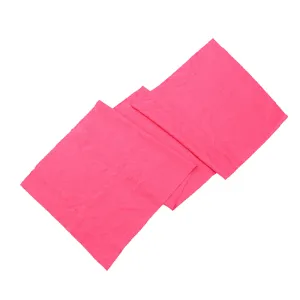 Serviette de refroidissement en microfibre rose pour sport, sechage rapide fitness.