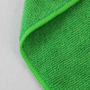 Green microfiber cleaning towel 30x30cm, soft dishwashing and car wiping cloth for home use.