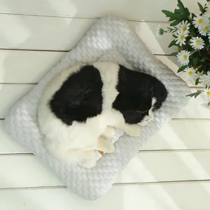 Sommer 3D Haustier Kühlmatte für Hunde und Katzen, atmungsaktive Eisseiden Schlafmatte für Tiere.