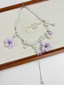 Details of the French romantic purple flower pearl necklace with exquisite design.