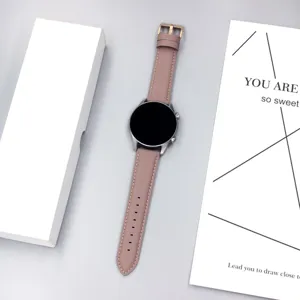 Nahaufnahme des eleganten rosafarbenen Lederuhrarmbands mit klassischer Schnalle und Textur.