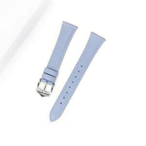 Correa de reloj de cuero azul claro con hebilla plateada, elegante repuesto para smartwatches.