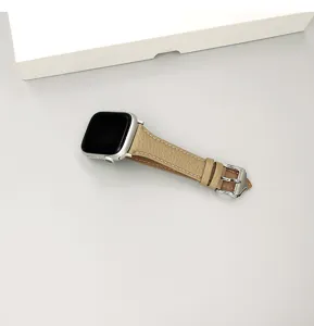 Primo piano dettagliato del cinturino per orologio in vera pelle con motivo litchi Apple Watch.