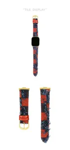 Cinturino per orologio in tessuto scozzese rosso e nero con pelle, bordi sfrangiati e fibbia dorata.