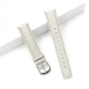Detailansicht des hellen lycheemuster rindsleder uhrenarmbands mit silberner metallschnalle.