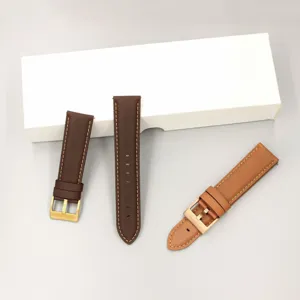 Detailansicht von echten Lederuhrenarmbändern in verschiedenen Brauntönen mit Schließe.