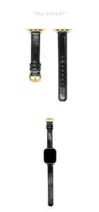 Cinturino per orologio in pelle nera compatibile con Apple Watch, con fibbia e connettori in metallo.