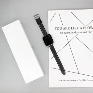 Details van de smalle zwarte lederen vervangingsband compatibel met Apple Watch accessoires.