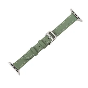 Groene lederen vervangingshorlogeband met zilveren metalen gesp en connectoren voor smartwatch.