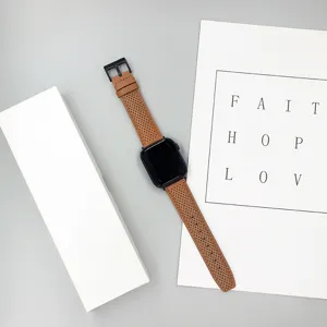 Cinturino di ricambio per orologio in pelle forata marrone compatibile con Apple Watch, elegante.