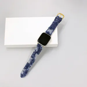 Blauwe ruit denim apple watch bandje met gouden gesp stijlvolle stoffen vervangingsband chique look
