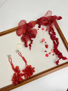 Orecchini pendenti con fiori in organza rossa e paillettes stile vacanza moda donna