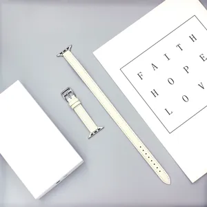 Cinturino in pelle a doppio giro bianco compatibile con Apple Watch, vista piatta elegante.