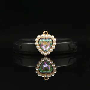 Detailed view of the 18mm alloy heart crystal pearl pendant for DIY hair bow accessories.