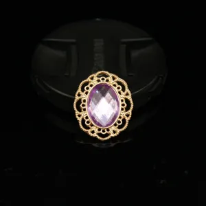 Exquisite gold alloy oval rhinestone gemstone charm detail, perfect for DIY crafts and accessories.