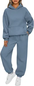 Dettaglio del set 2 pezzi da donna con felpa con cappuccio e pantaloni sportivi blu