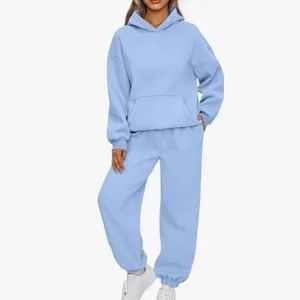 Comodo set da donna due pezzi azzurro con felpa con cappuccio oversize e pantaloni